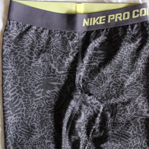 Gray/Black Compression Fit Capri Leggings ~S~ - Picture 4 of 7